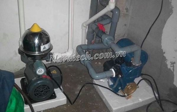 Máy bơm tăng áp chạy nhưng không lên nước