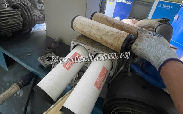 Thay mới 2 lõi lọc dầu